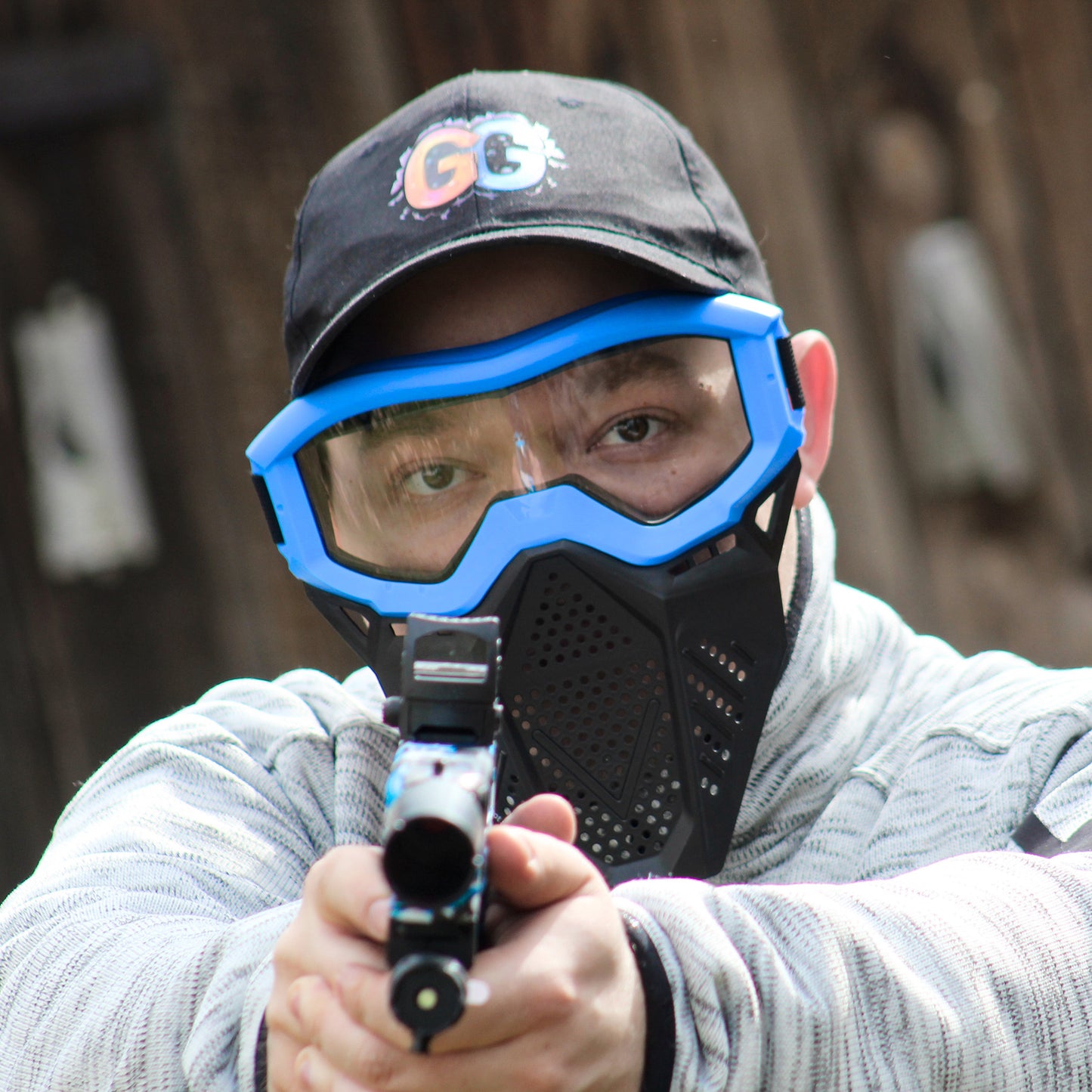 Schutzmaske gegen Wassergelbälle