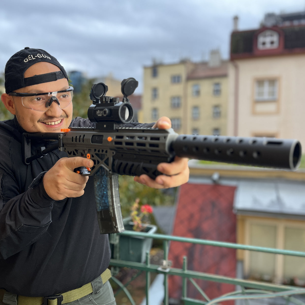 M4 TACTICAL – blaster na gelové kuličky se zpětným rázem
